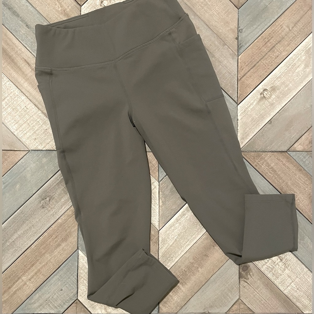 Willit fleece lined leggings with pockets. Olive green. Size small.